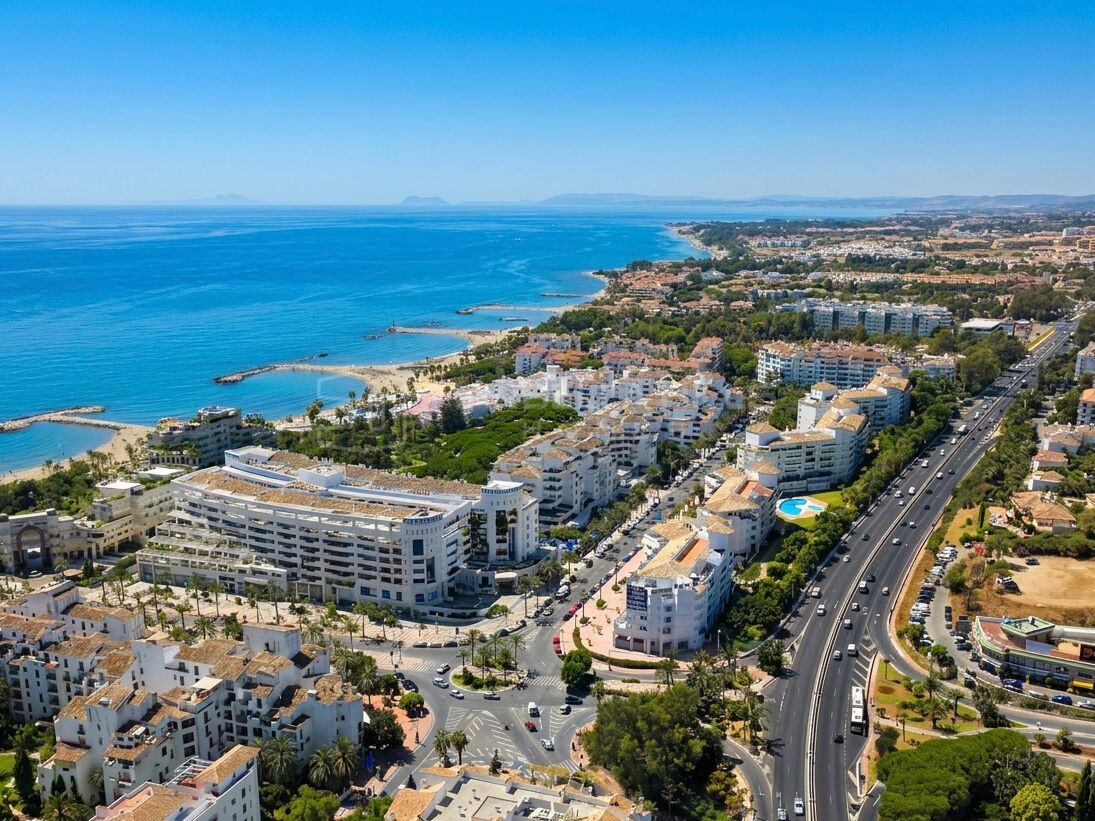 Appartement en première ligne de mer à vendre à Playas del Duque, Puerto Banús, Marbella