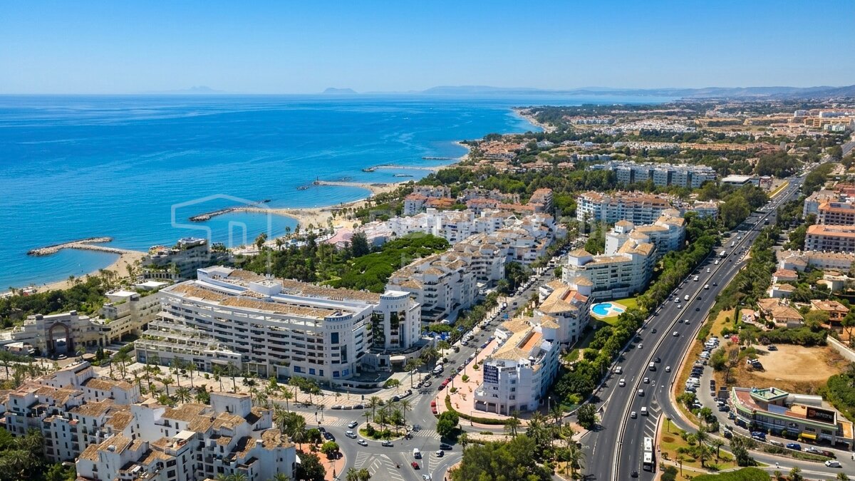 Appartement en première ligne de mer à vendre à Playas del Duque, Puerto Banús, Marbella