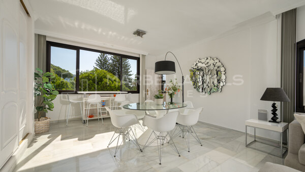 Appartement en première ligne de mer à vendre à Playas del Duque, Puerto Banús, Marbella