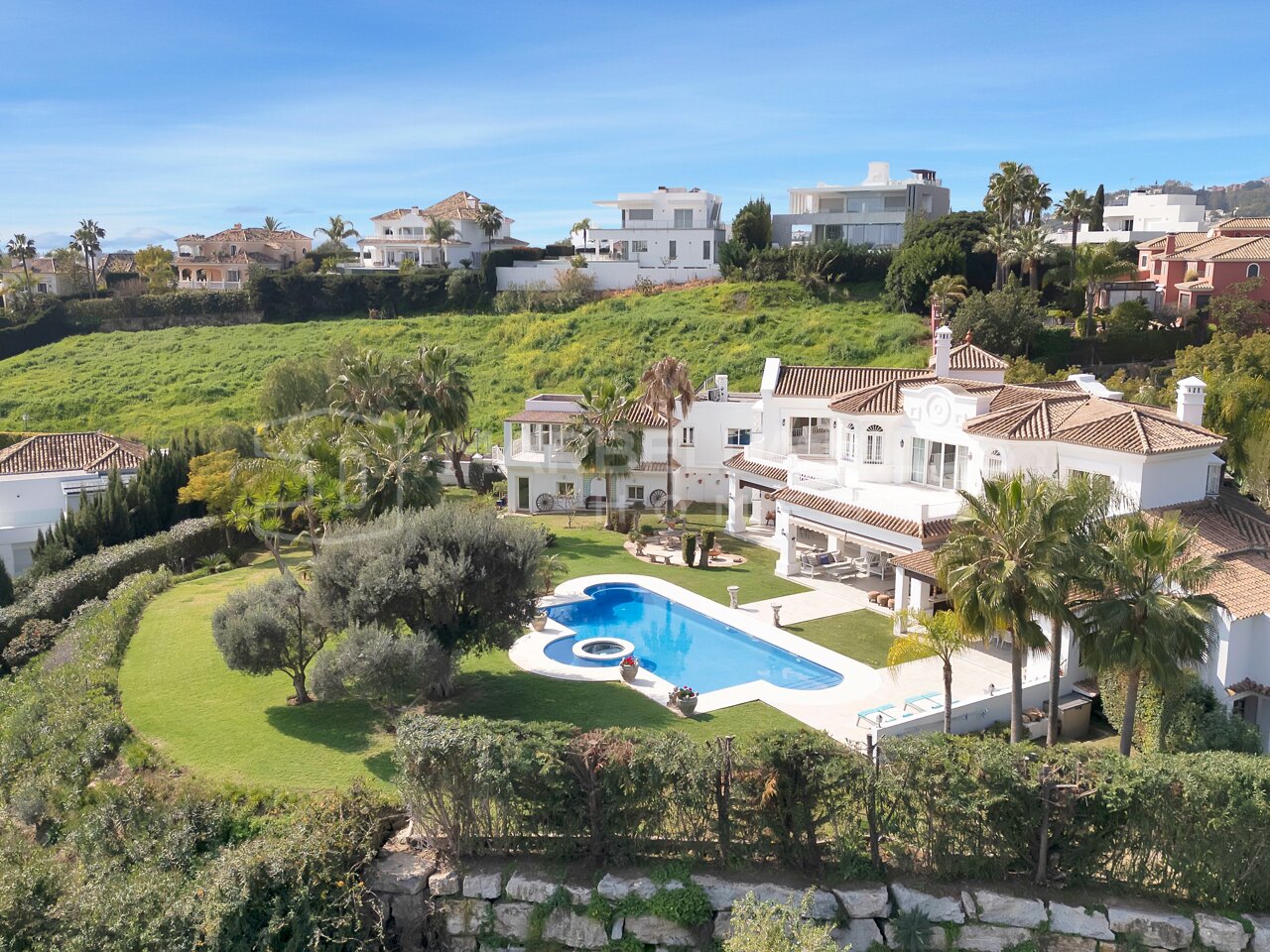 Elegant 7-Bedroom Villa for Sale in Nueva Andalucía with Panoramic Golf and Sea Views