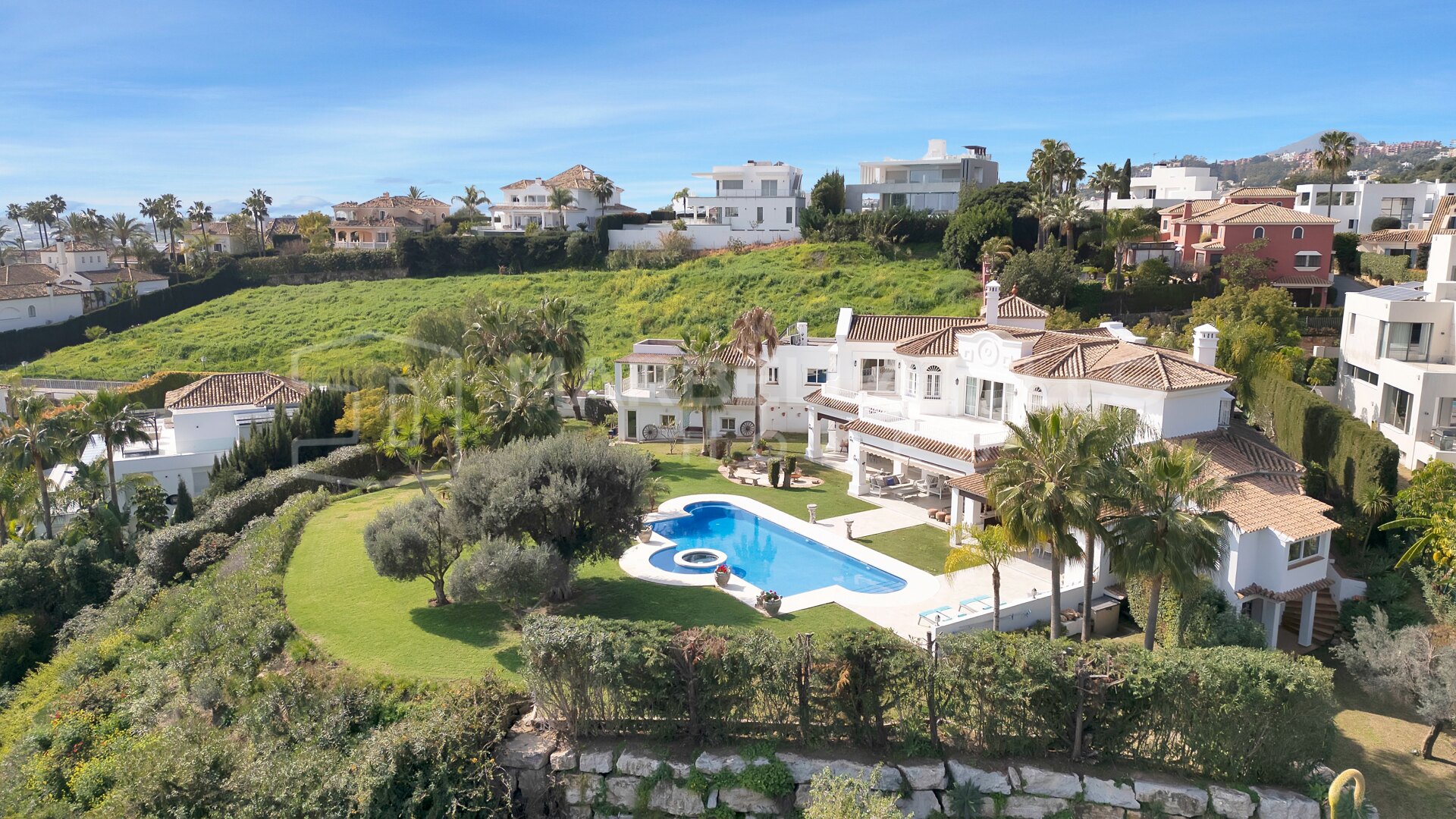 Elegant 7-Bedroom Villa for Sale in Nueva Andalucía with Panoramic Golf and Sea Views