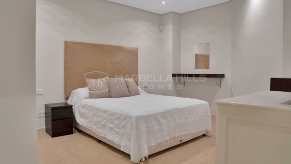 Elegant 7-Bedroom Villa for Sale in Nueva Andalucía with Panoramic Golf and Sea Views