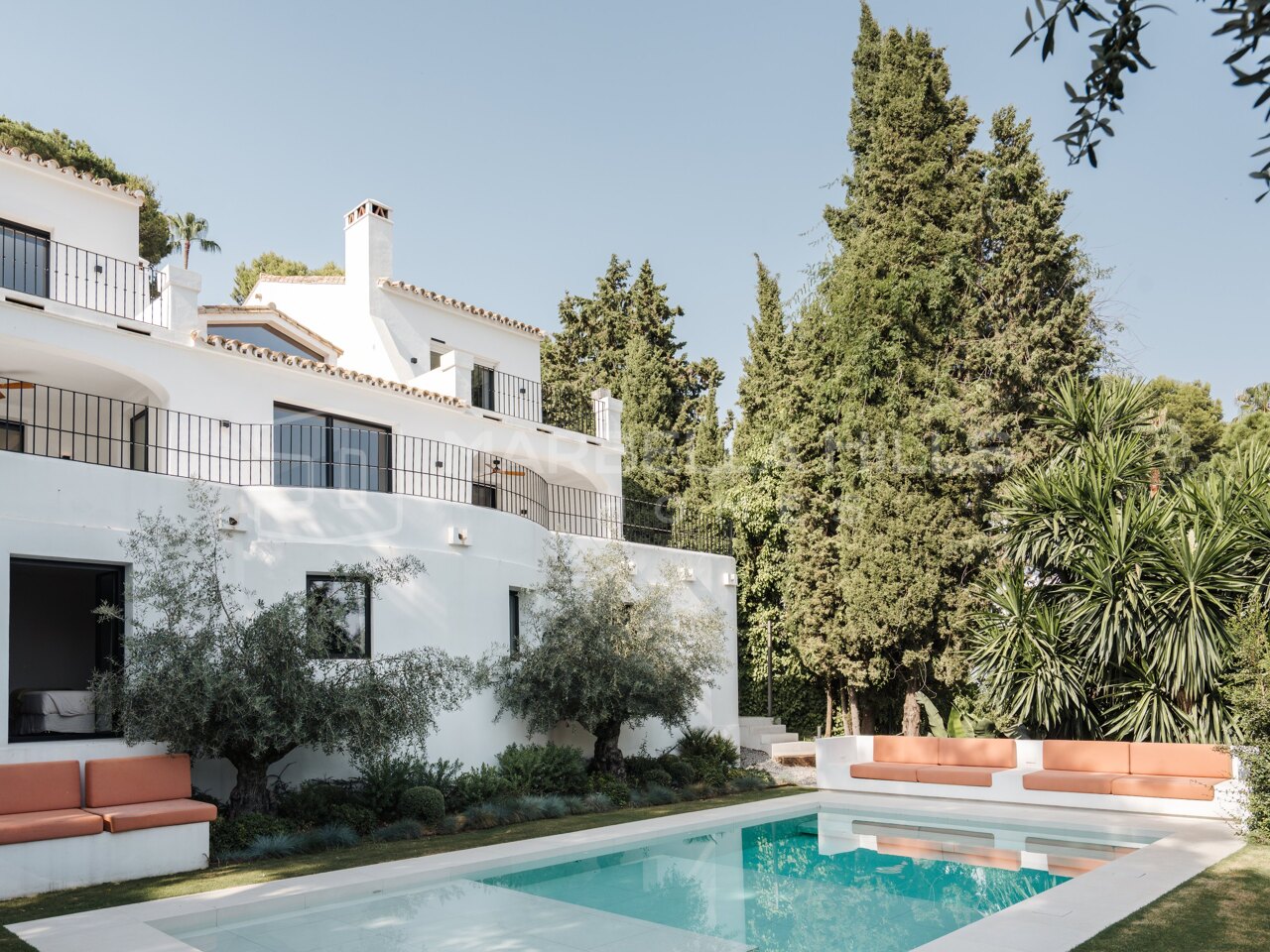 Contemporary Luxury Villa for Sale in El Madroñal, Benahavís with Mountain Views