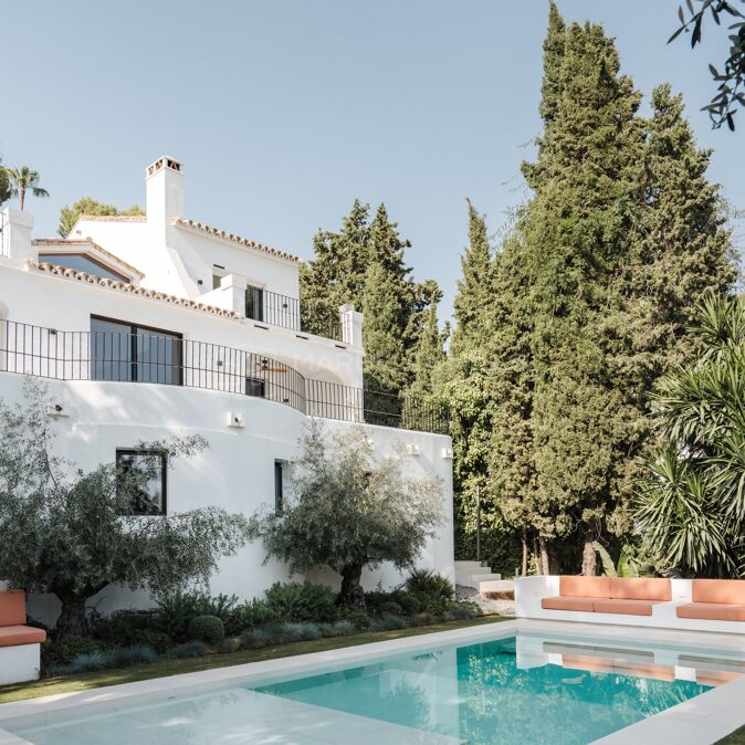 Villa contemporánea de lujo en venta en El Madroñal, Benahavís, con vistas a la montaña