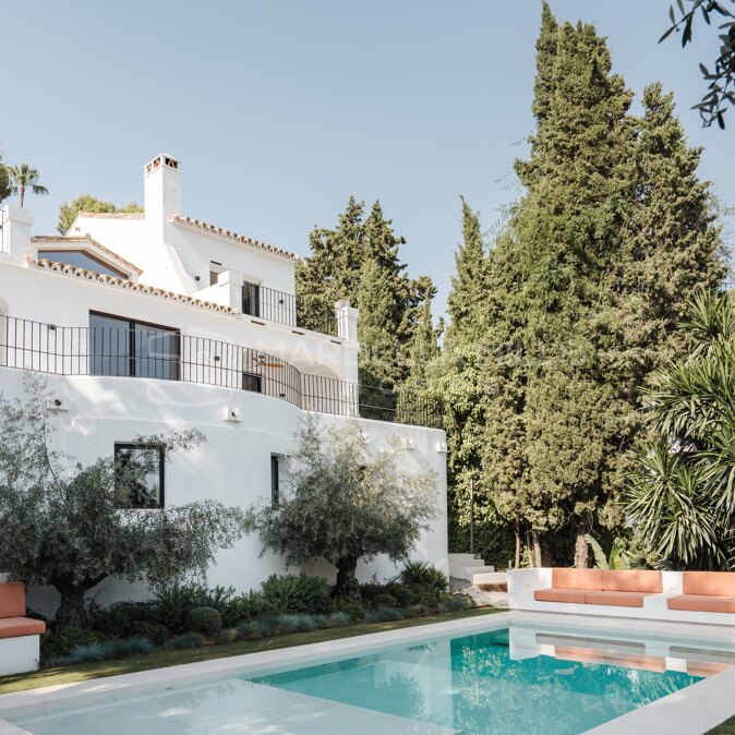 Villa contemporaine de luxe à vendre à El Madroñal, Benahavís, avec vue sur les montagnes