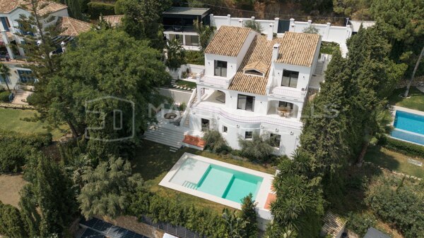 Contemporary Luxury Villa for Sale in El Madroñal, Benahavís with Mountain Views