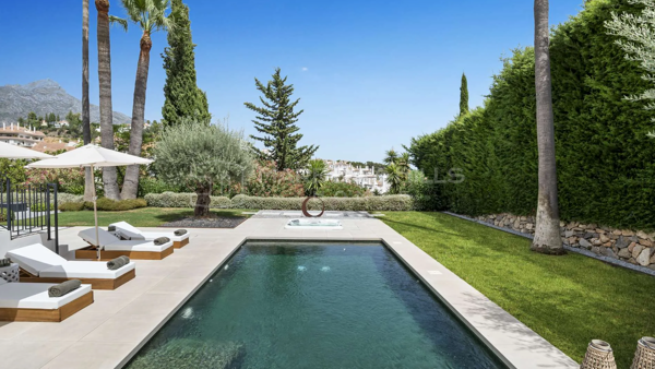 Renovated Villa with Sea Views in Los Naranjos Hill Club, Nueva Andalucía