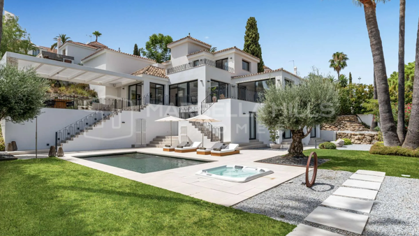 Renovated Villa with Sea Views in Los Naranjos Hill Club, Nueva Andalucía