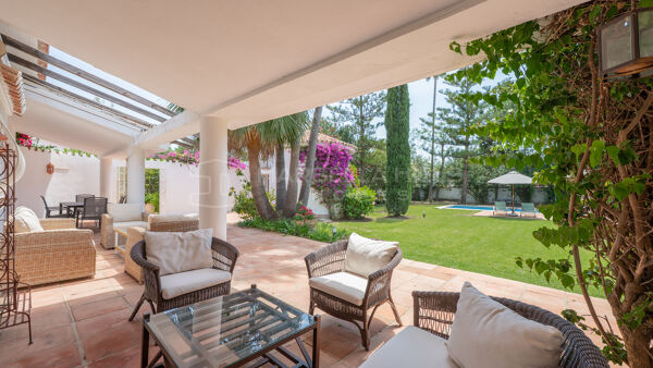 Villa junto a la playa con gran potencial de reforma en San Pedro Playa