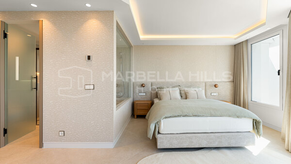 Luxuriöse Duplexwohnung zum Verkauf im Zentrum von Marbella mit Panoramablick auf das Meer