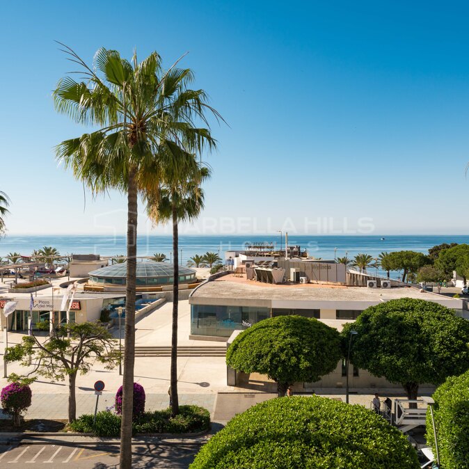 Dúplex de lujo en venta en Marbella Centro con vistas panorámicas al mar