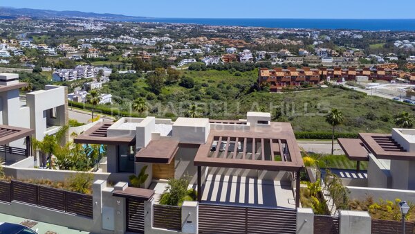 Luxuriöse moderne Villa zum Verkauf in Be Lagom, Benahavís, mit Panoramablick auf das Meer
