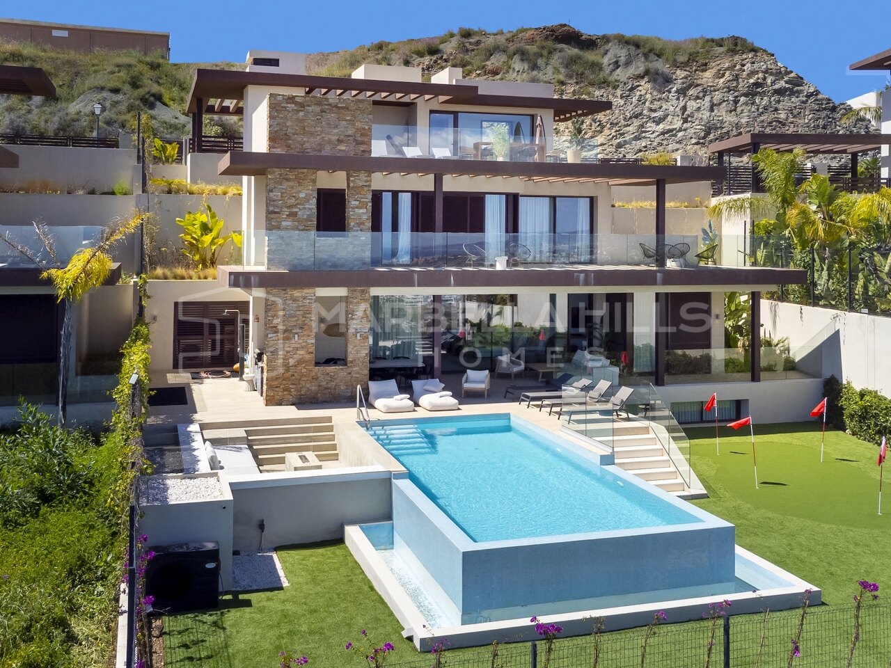 Luxury Contemporary Villa for Sale in Be Lagom, Benahavís with Panoramic Sea Views