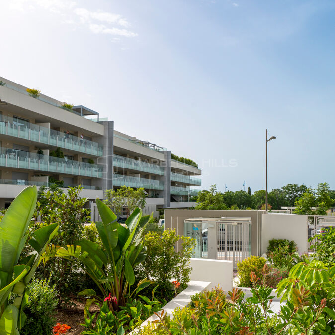 Apartamento contemporáneo junto a la playa en venta en Mare, San Pedro de Alcántara
