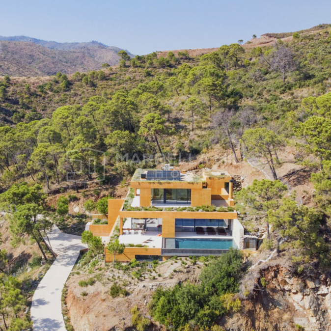 Villa contemporaine de luxe à vendre à Monte Mayor, Benahavís, avec vues panoramiques sur la mer et les montagnes