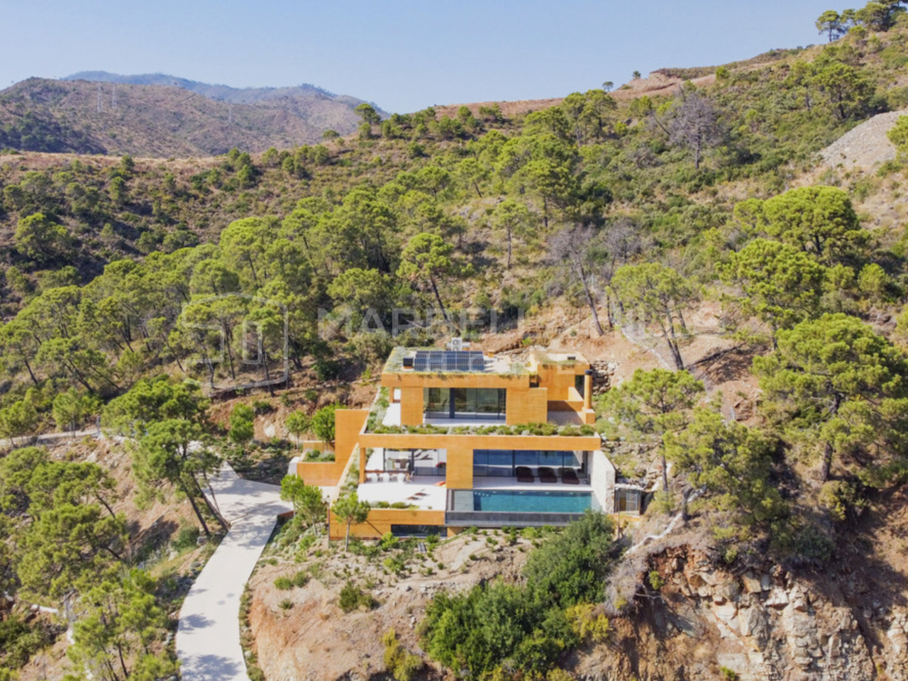 Contemporary Luxury Villa for Sale in Monte Mayor, Benahavís with Panoramic Mountain and Sea Views