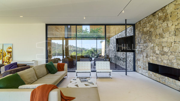 Moderne Luxusvilla in Monte Mayor, Benahavís, mit Panorama-Meer- und Bergblick zu verkaufen