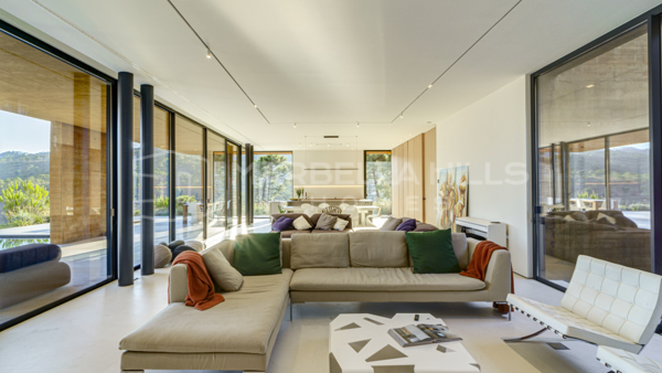 Moderne Luxusvilla in Monte Mayor, Benahavís, mit Panorama-Meer- und Bergblick zu verkaufen