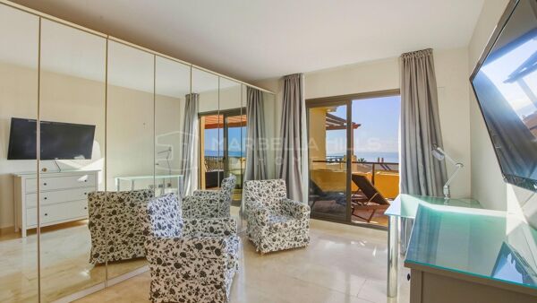 Penthouse Cosy de 2 Chambres à Vendre à Hacienda del Señorio de Cifuentes, Benahavís avec Vue Panoramique sur la Mer