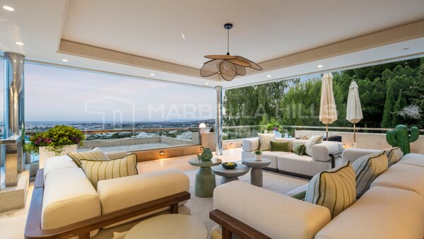 Luxury Duplex Penthouse with Panoramic Sea Views for Sale in Los Arrayanes, Nueva Andalucía