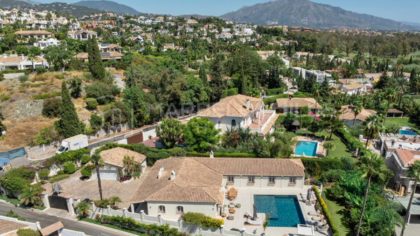 Renovated Luxury Villa for Sale in Altos del Paraíso, Benahavís with Golf Views