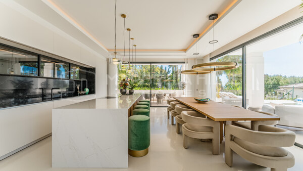 Villa de Lujo Contemporánea en Venta en Sierra Blanca, Marbella Golden Mile con Vistas Panorámicas al Mar