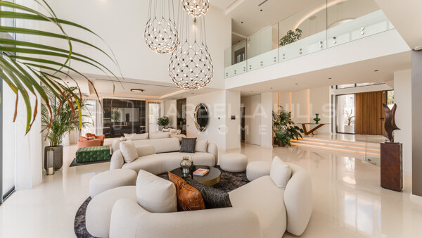 Villa de Lujo Contemporánea en Venta en Sierra Blanca, Marbella Golden Mile con Vistas Panorámicas al Mar