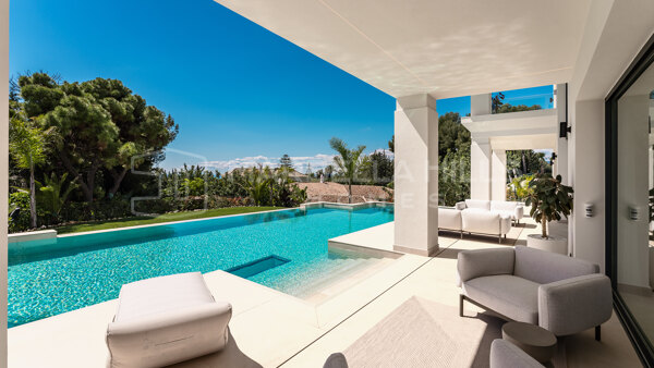 Villa de Lujo Contemporánea en Venta en Sierra Blanca, Marbella Golden Mile con Vistas Panorámicas al Mar