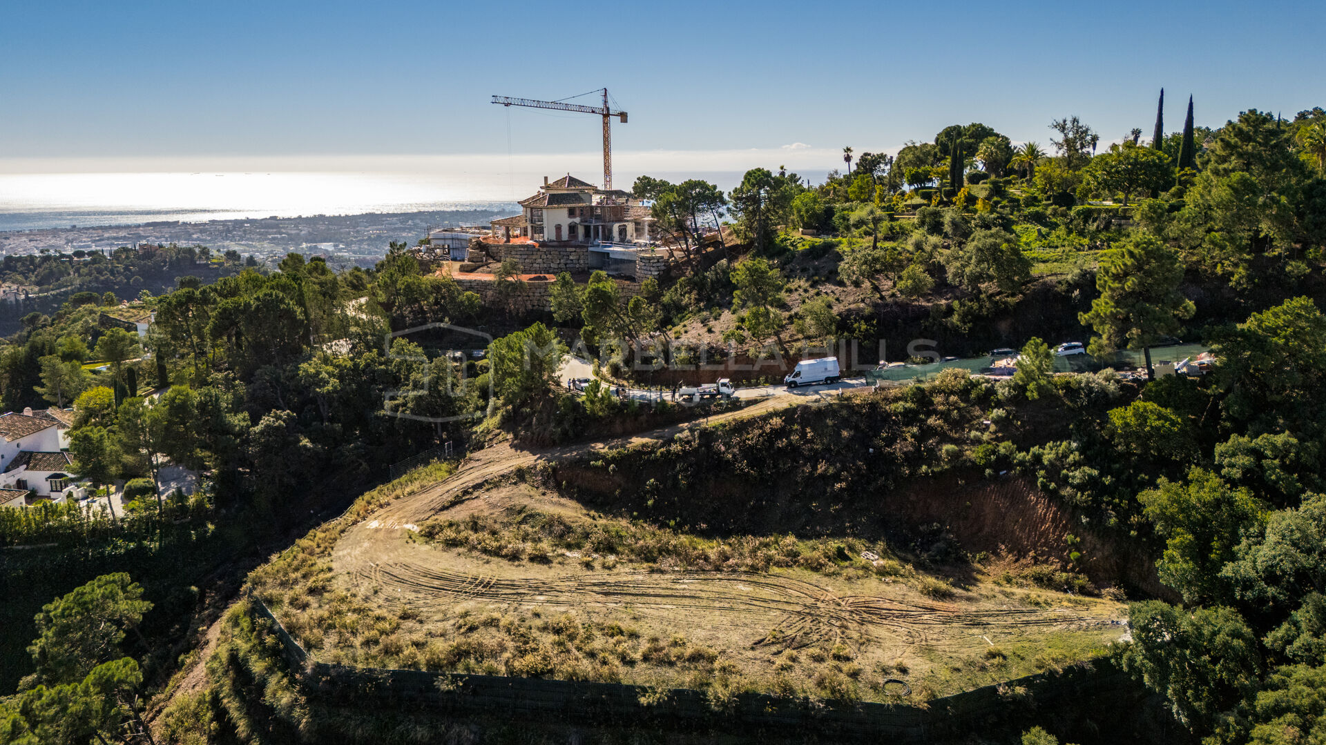 Parcela de Lujo con Proyecto Aprobado en Venta en La Zagaleta, Benahavís con Vistas Panorámicas al Mar