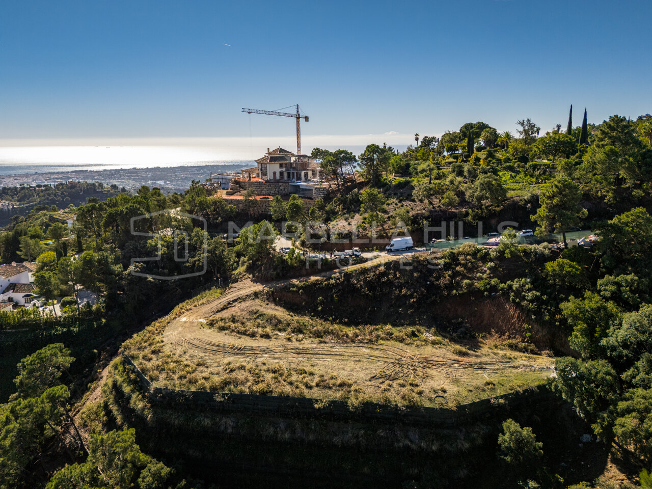 Terrain de Luxe avec Projet de Villa Approuvé à Vendre à La Zagaleta, Benahavís avec Vue Panoramique sur la Mer
