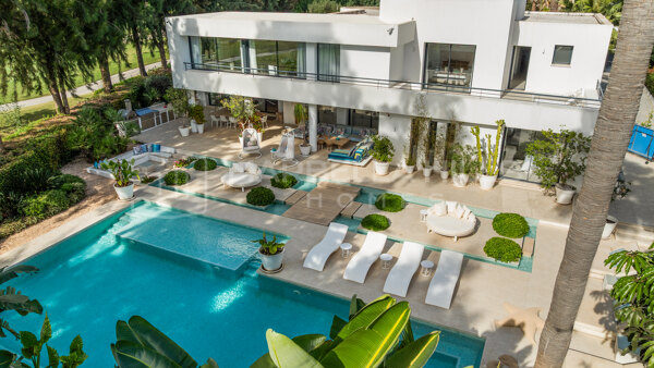 Villa de Luxe en Première Ligne de Golf à Vendre à Las Brisas, Nueva Andalucía