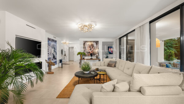 Villa de Luxe en Première Ligne de Golf à Vendre à Las Brisas, Nueva Andalucía
