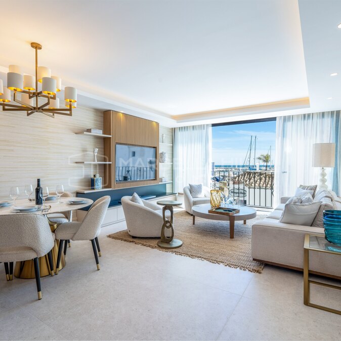 Appartement de luxe en première ligne de la marina à vendre à Puerto Banús, Marbella | Entièrement rénové avec vue sur la mer