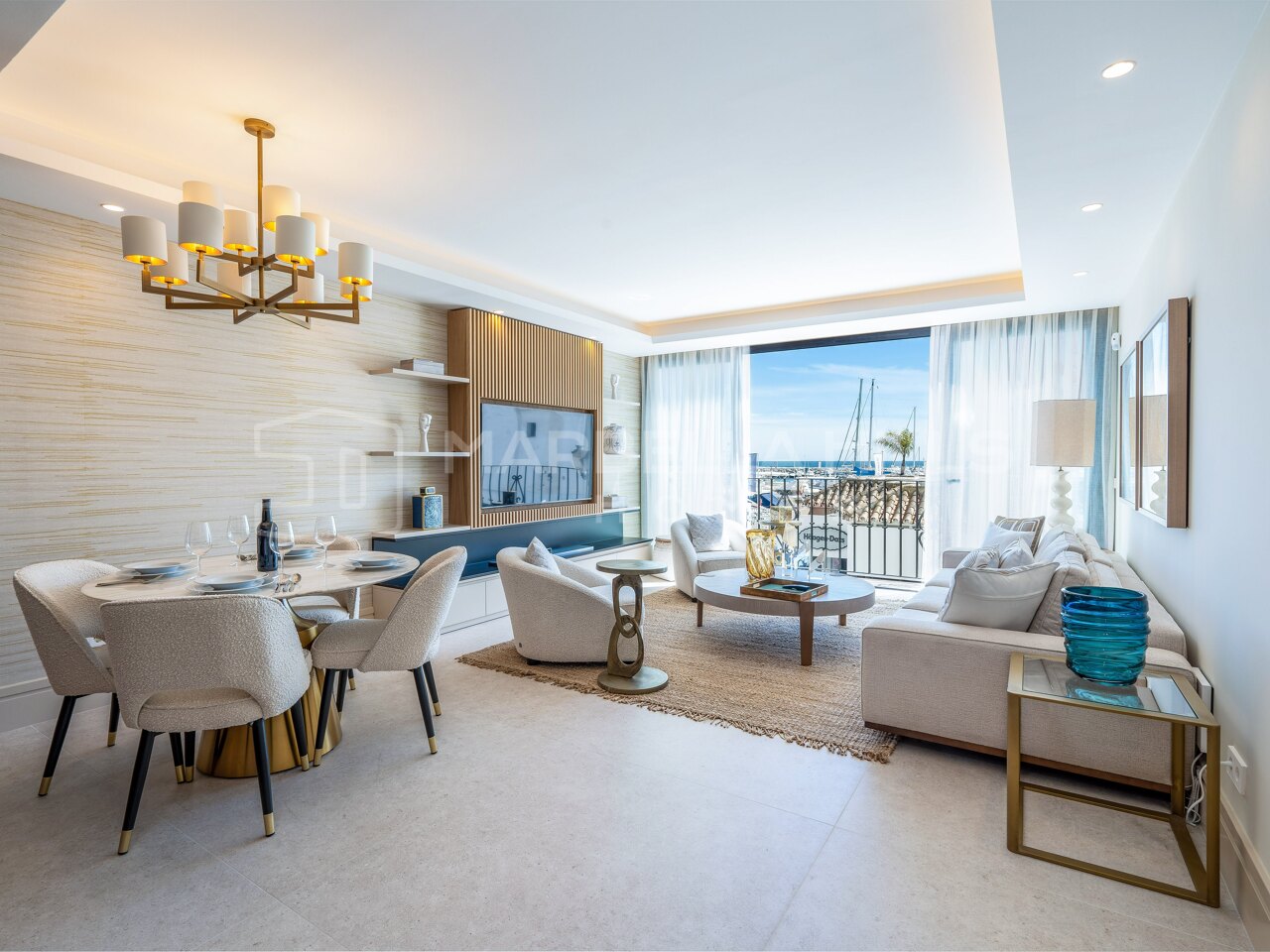 Appartement de luxe en première ligne de la marina à vendre à Puerto Banús, Marbella | Entièrement rénové avec vue sur la mer