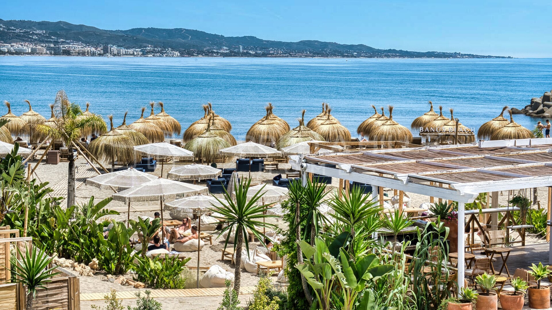 Appartement rénové en première ligne de plage à vendre à Puerto Banús | Vue mer