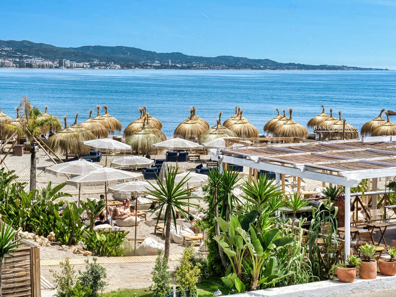 Appartement rénové en première ligne de plage à vendre à Puerto Banús | Vue mer