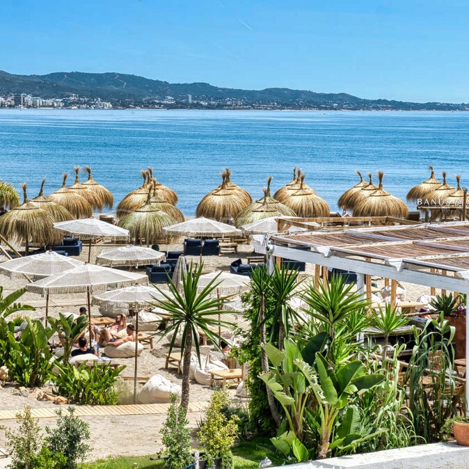 Appartement rénové en première ligne de plage à vendre à Puerto Banús | Vue mer