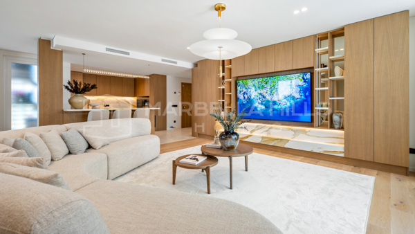 Ático de lujo reformado en venta en Los Monteros, Marbella Este | A poca distancia de la playa