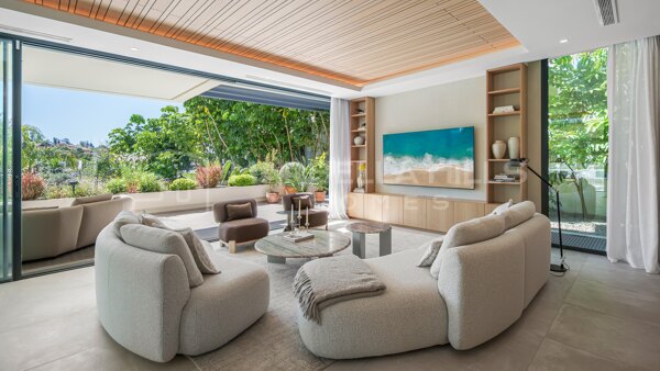Villa contemporaine de luxe à vendre à El Campanario, Estepona Est | Piscine privée et solarium