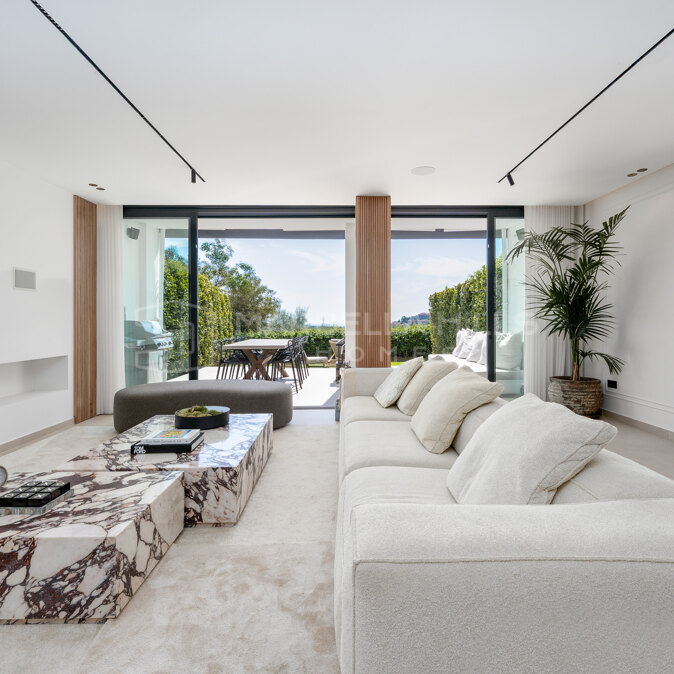 Modern Frontline Golf Townhouse for Sale in La Quinta, Benahavís | Sea & Mountain Views