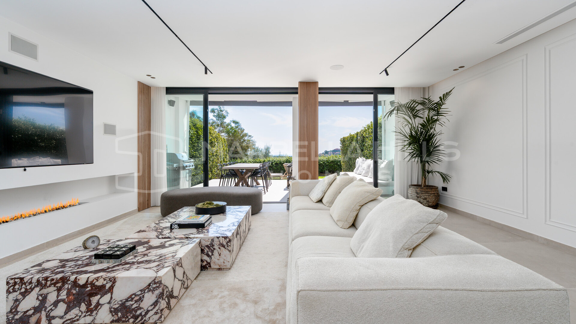 Modern Frontline Golf Townhouse for Sale in La Quinta, Benahavís | Sea & Mountain Views