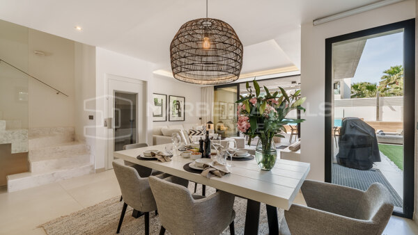 Luxus-Doppelhaushälfte nahe dem Strand in Puerto Banús, Marbella zu verkaufen
