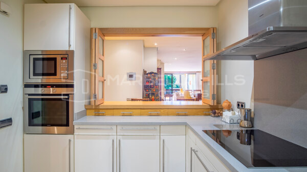Apartamento de lujo en venta en Mansion Club, Milla de Oro de Marbella | Vistas panorámicas al mar