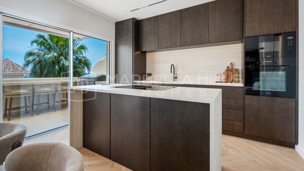 Penthouse duplex de luxe à vendre à Aloha Hill Club, Nueva Andalucía | Vue mer et prestations de resort