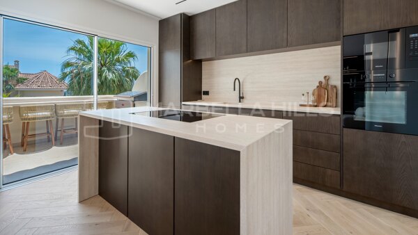 Penthouse duplex de luxe à vendre à Aloha Hill Club, Nueva Andalucía | Vue mer et prestations de resort