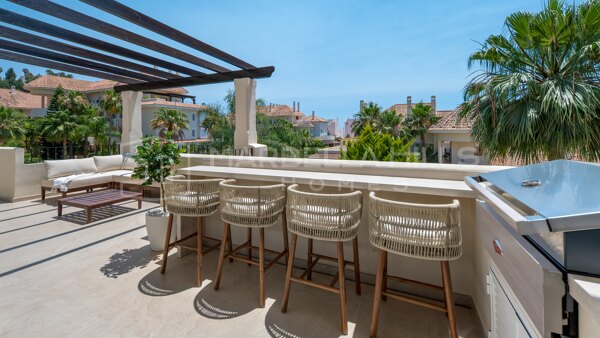 Penthouse duplex de luxe à vendre à Aloha Hill Club, Nueva Andalucía | Vue mer et prestations de resort