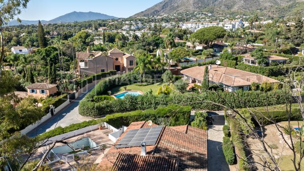 Charmante villa de style andalou à vendre à La Merced, Marbella | À quelques pas de la plage et du centre historique