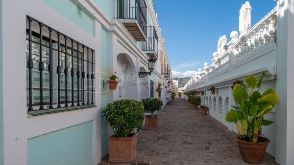 Charming Townhouse for Sale in Aloha Pueblo, Nueva Andalucía | Panoramic Views & Rooftop Solarium