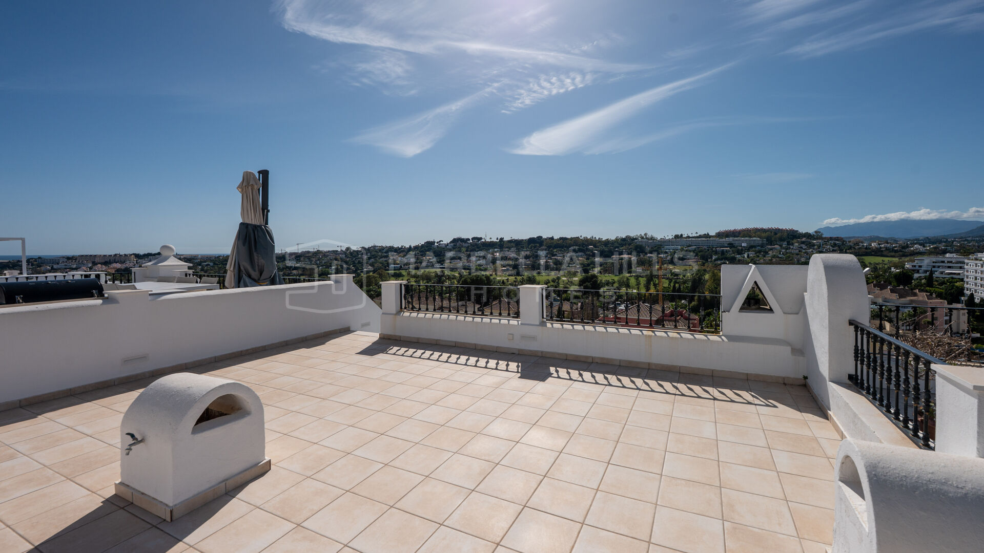 Charming Townhouse for Sale in Aloha Pueblo, Nueva Andalucía | Panoramic Views & Rooftop Solarium