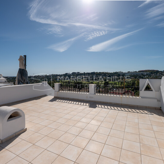 Charming Townhouse for Sale in Aloha Pueblo, Nueva Andalucía | Panoramic Views & Rooftop Solarium